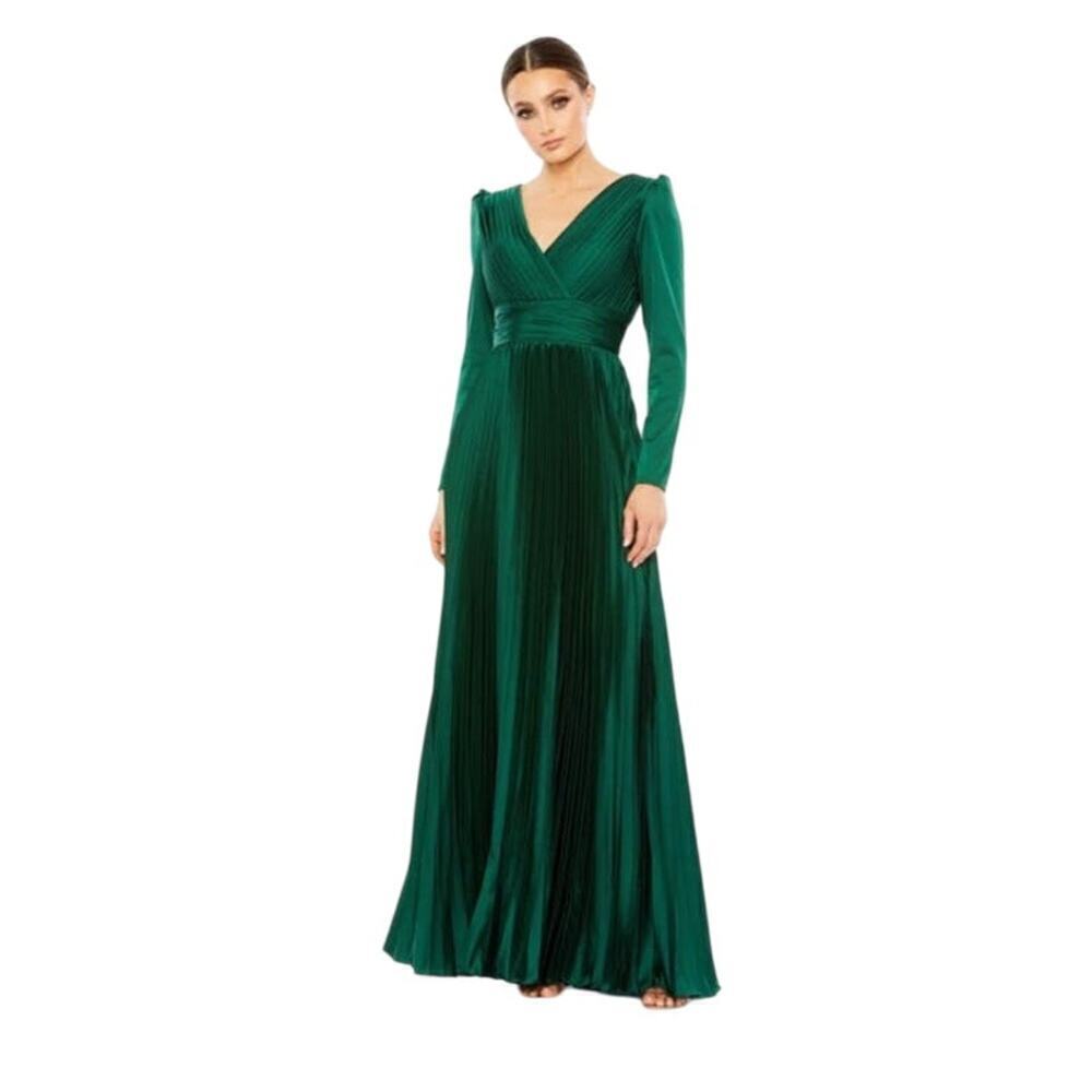 Mac Duggal Leena Pleated V-Neck Gown Long Sleeve Emerald Green Size 16 NWOT